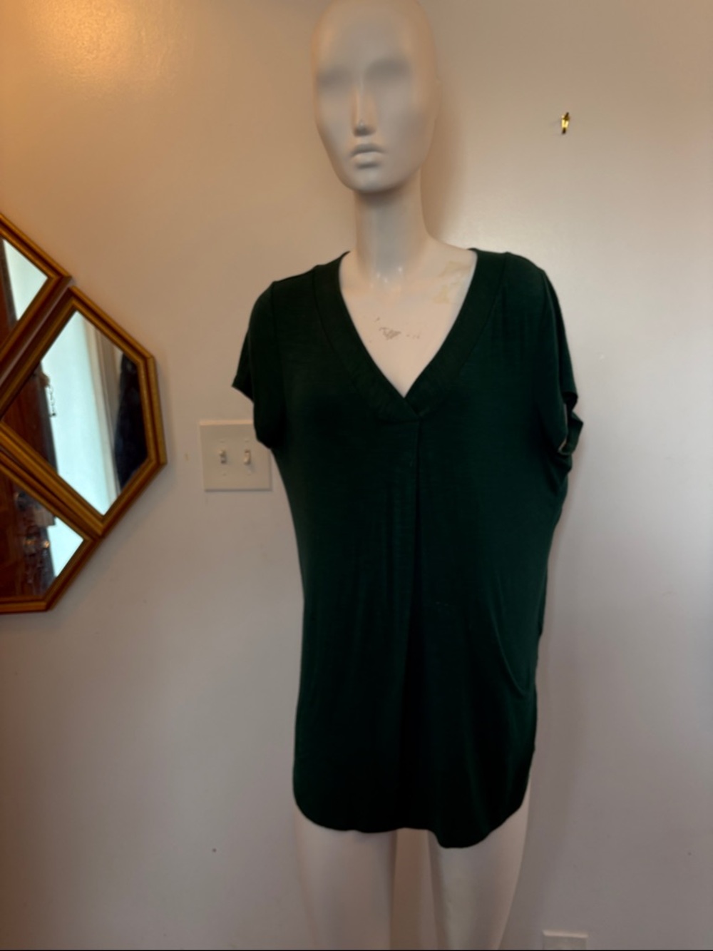 Old Navy Deep Green V-Neck Short Sleeve Tee